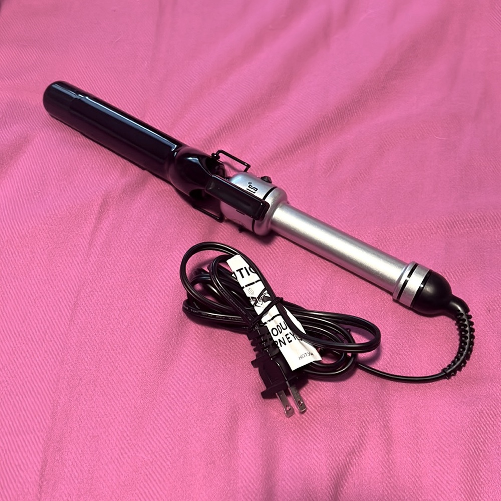 HOT TOOLS curling iron